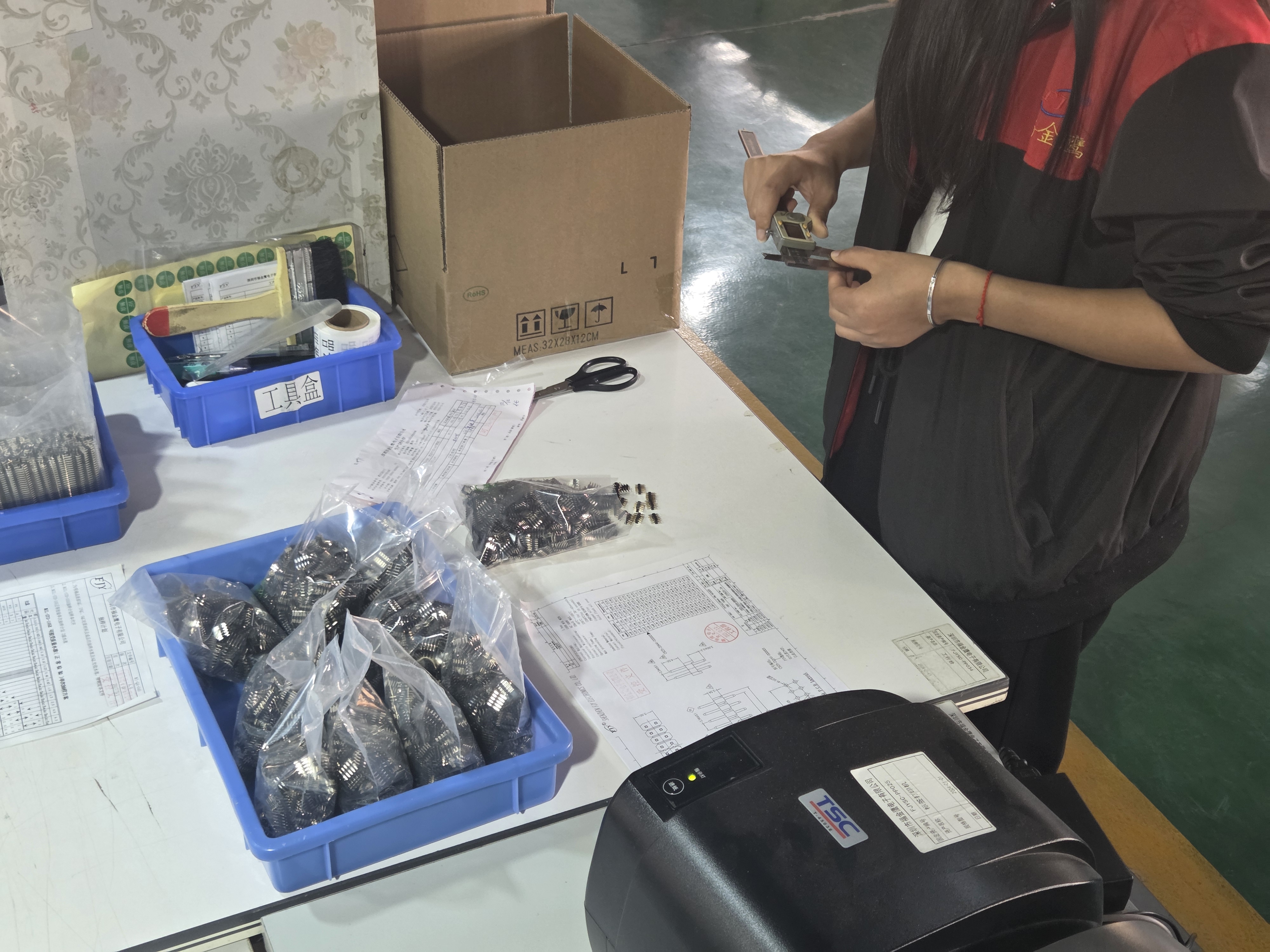 FQC specialist conducting final functional testing on finished connectors before warehousing