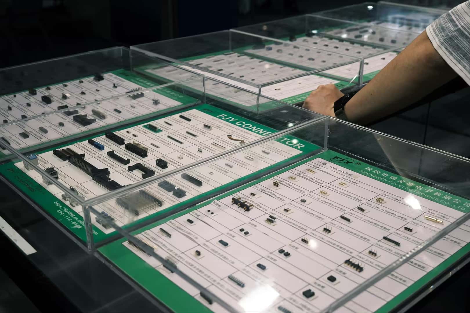 High-reliability circular connector for aerospace